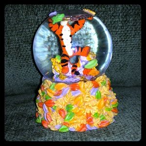 RARE Disney Bouncing Tigger Mini Snow Globe